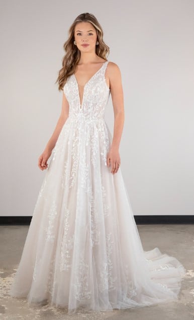 Romantic lace and glitter combination