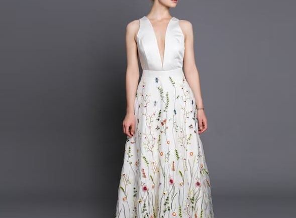 Gorgeous style for summer wedding guest dress