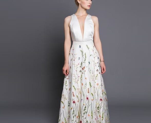 Gorgeous style for summer wedding guest dress