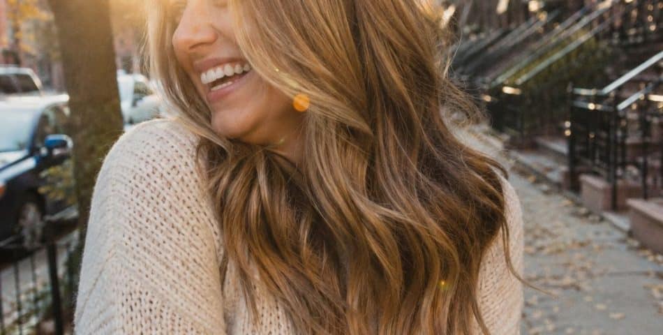 Low maintenance fall hair colors caramel bronde balayage in golden autumn light