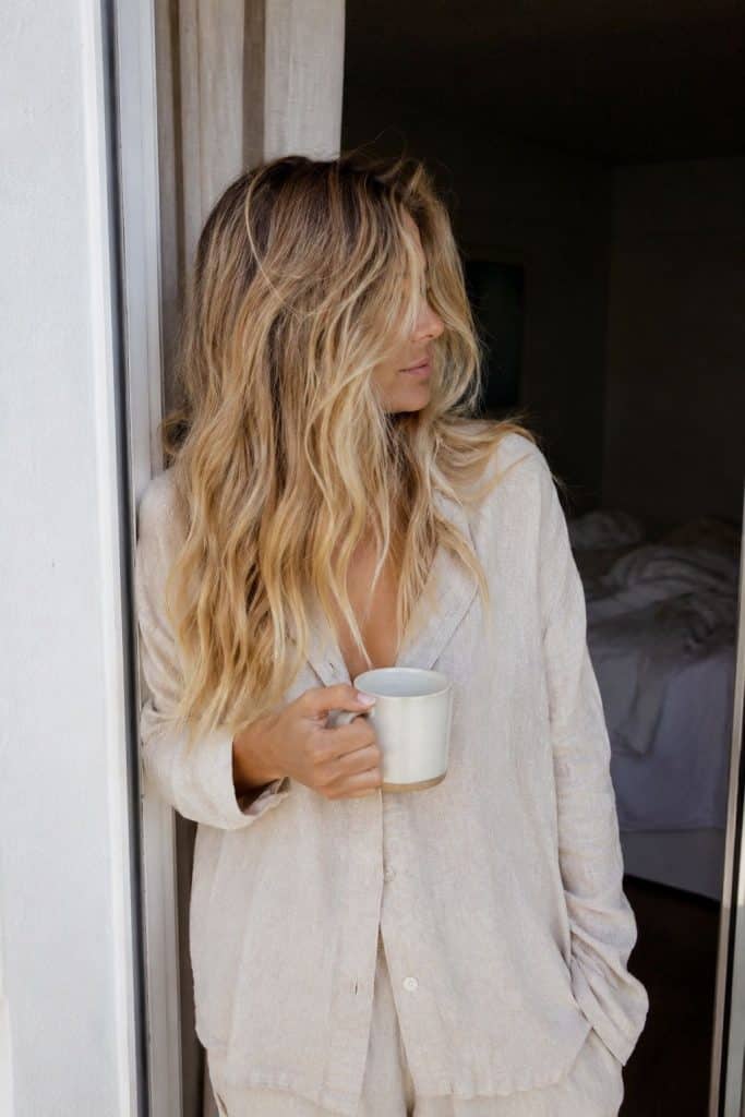 Dark blonde root smudge low maintenance fall hair color